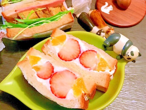 ゴールデンオレンジと苺の柑橘クリームフルーツサンド